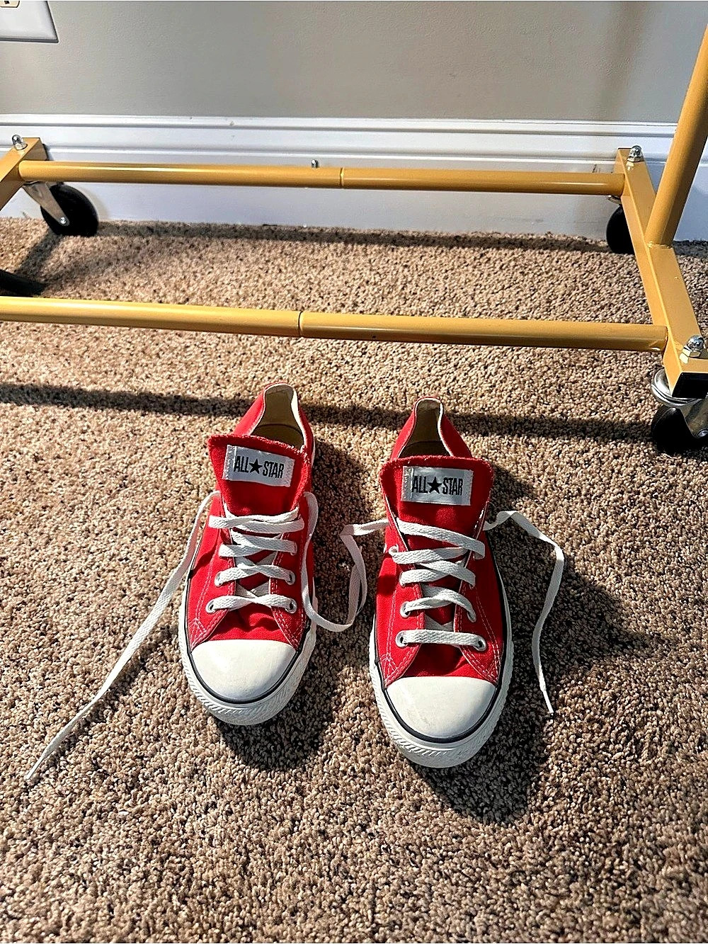 Converse Chuck Taylor All Star Low Top Red & White Sneakers Unisex Women 9 / Me